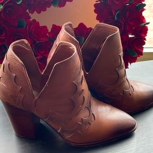Gianni Bini western booties 7.5